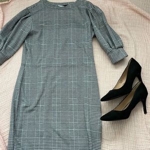 Patterned Dress w/ Puff Sleeves!